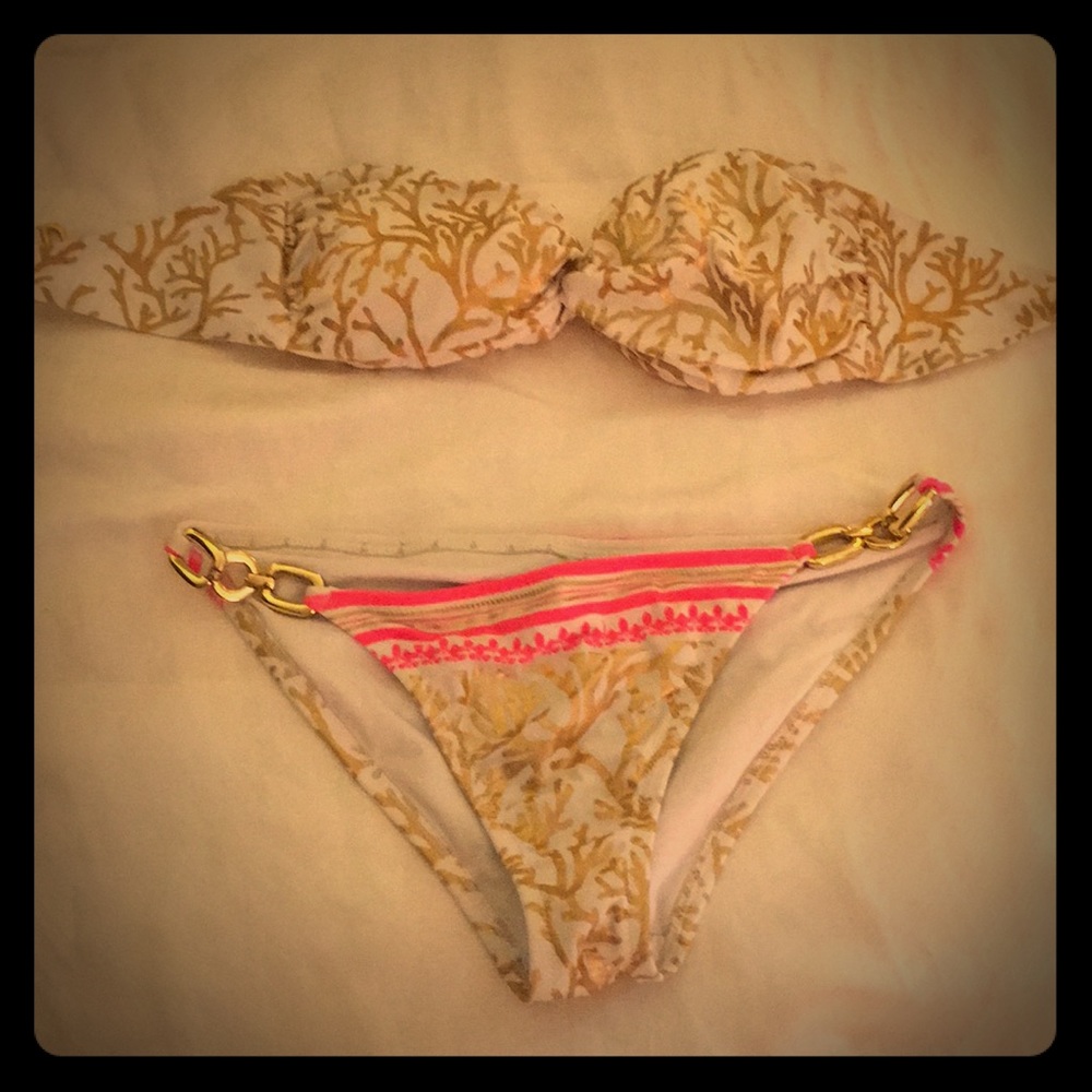 Medium VS bikini